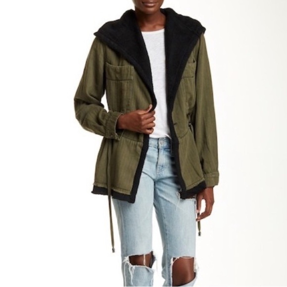 💚 Free People Slouchy Utility Jacket. Army Green w/ Black Accents & hood. XS 💚 - Picture 3 of 15